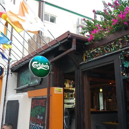 Harrys Inn Guesthouse Larnaka Exterior foto