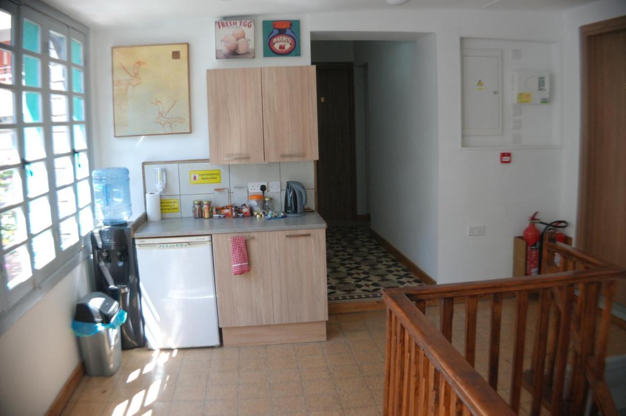 Harrys Inn Guesthouse Larnaka Exterior foto