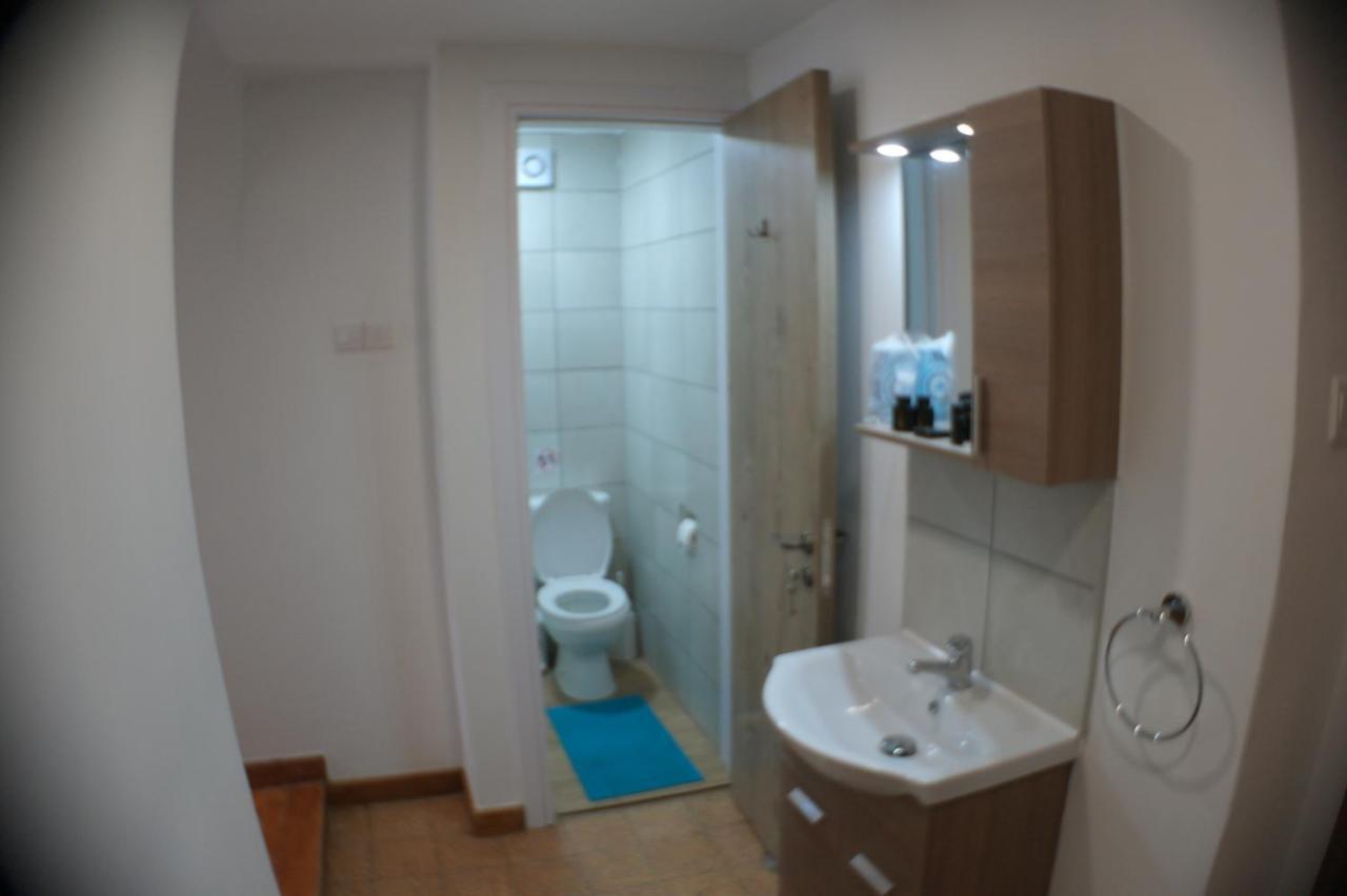 Harrys Inn Guesthouse Larnaka Exterior foto